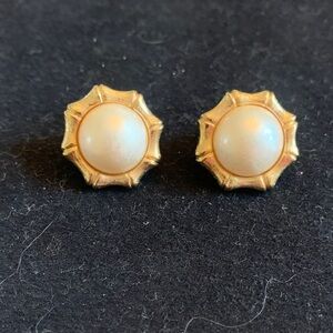 Elegant Gold Tone and Cream Stud Earrings